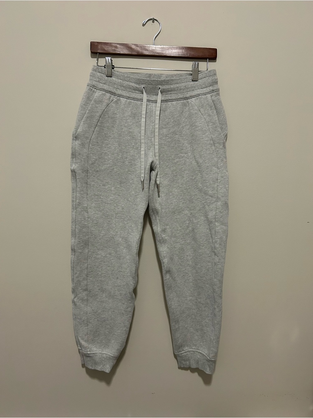 Lululemon Women’s Scuba Joggers Size 6